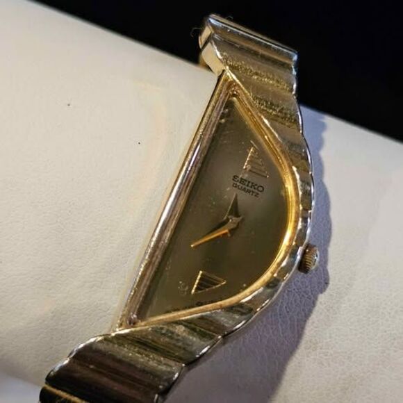 Vintage ladies Seiko Rivioli Half moon watch main image 4